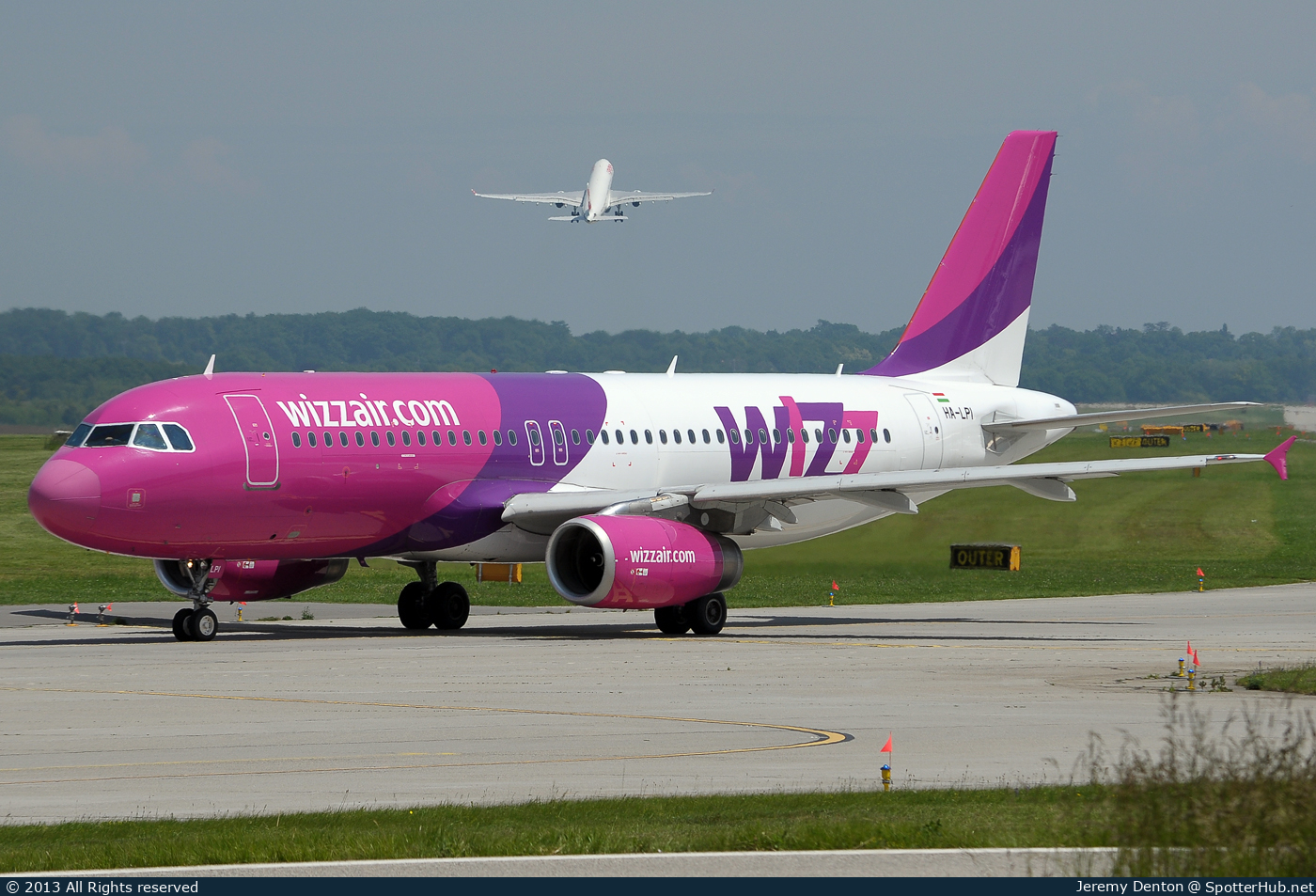 Photo of HA-LPI - Airbus A320-232 operated by Wizz Air