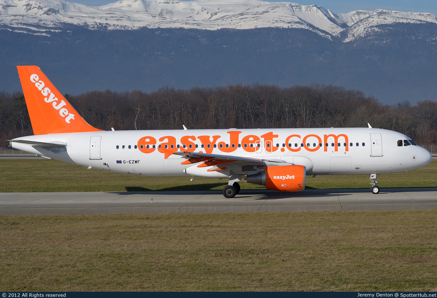 Photo of G-EZWF - Airbus A320-214 operated by easyJet
