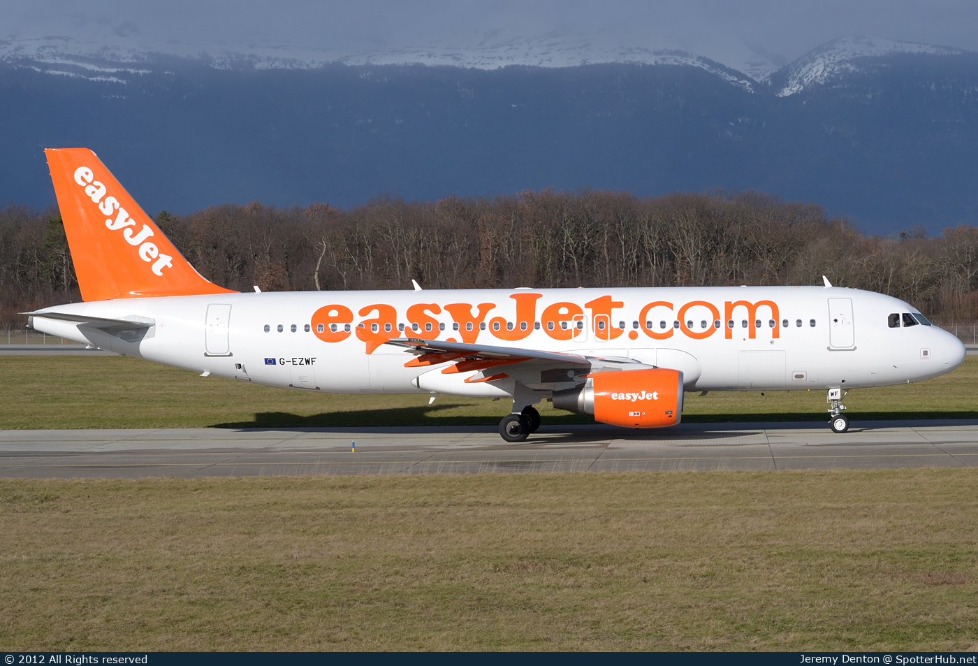Photo of G-EZWF - Airbus A320-214 operated by easyJet
