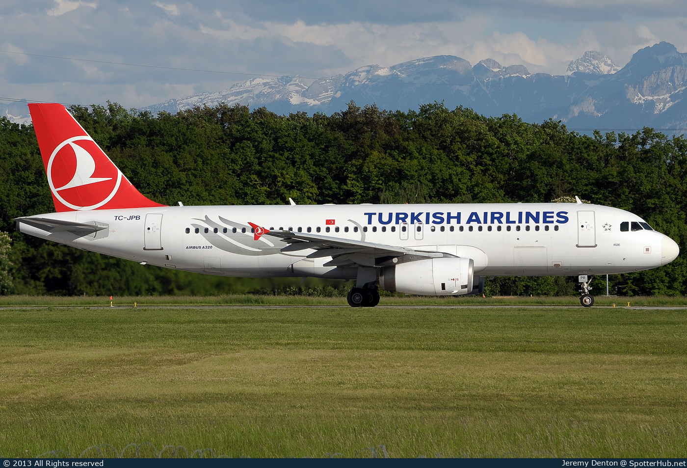 Photo of TC-JPB - Airbus A320-232 operated by Turkish Airlines