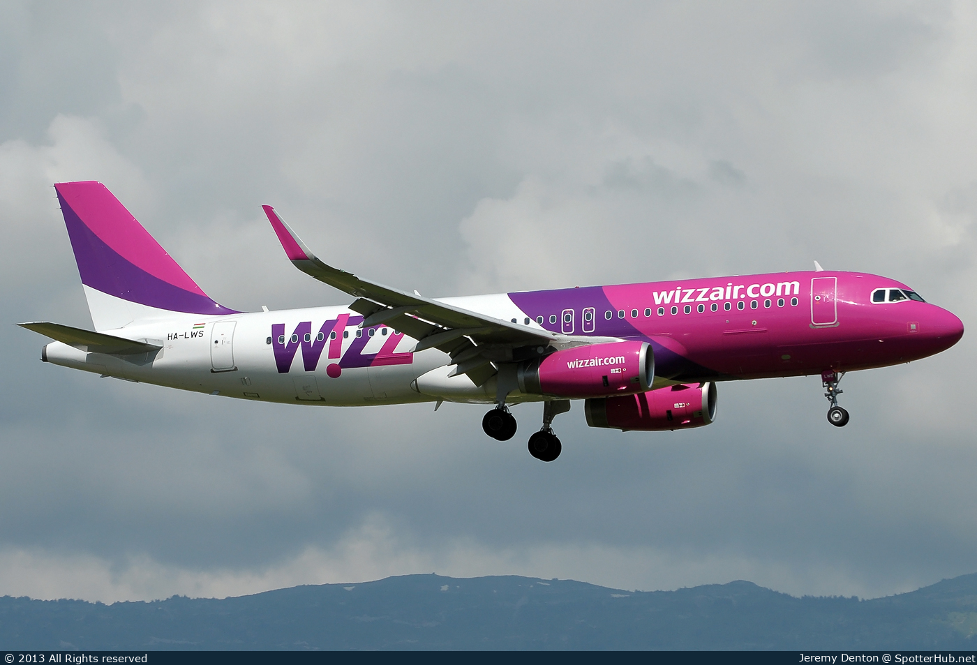 Photo of HA-LWS - Airbus A320-232 operated by Wizz Air