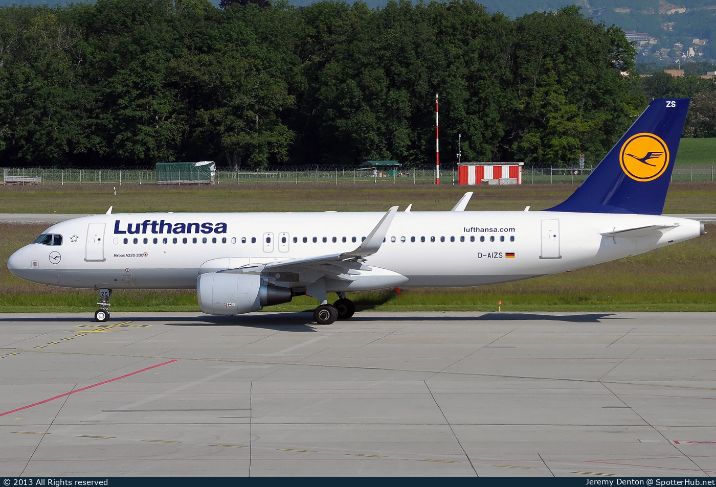 Photo of D-AIZS - Airbus A320-214 operated by Lufthansa