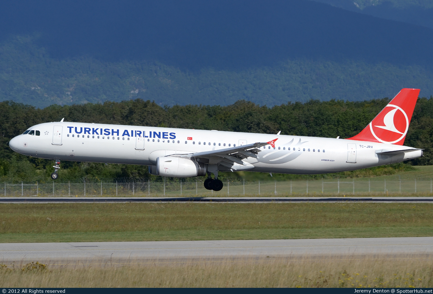 Photo of TC-JRV - Airbus A321-231 operated by Turkish Airlines