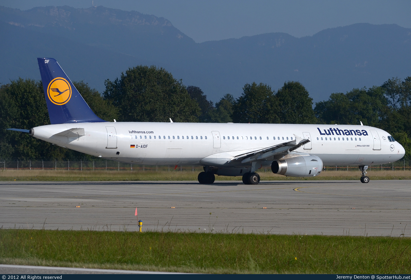 Photo of D-AIDF - Airbus A321-231 operated by Lufthansa