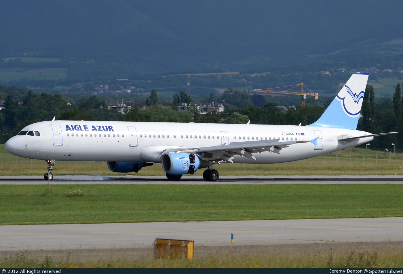 Photo of F-GUAA - Airbus A321-211 operated by Aigle Azur