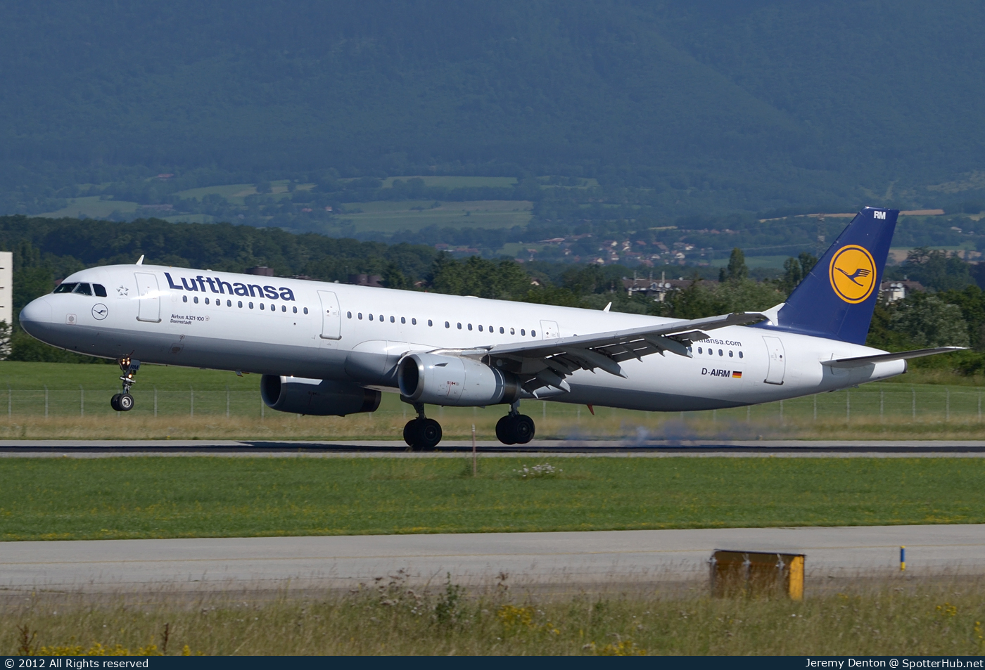 Photo of D-AIRM - Airbus A321-131 operated by Lufthansa