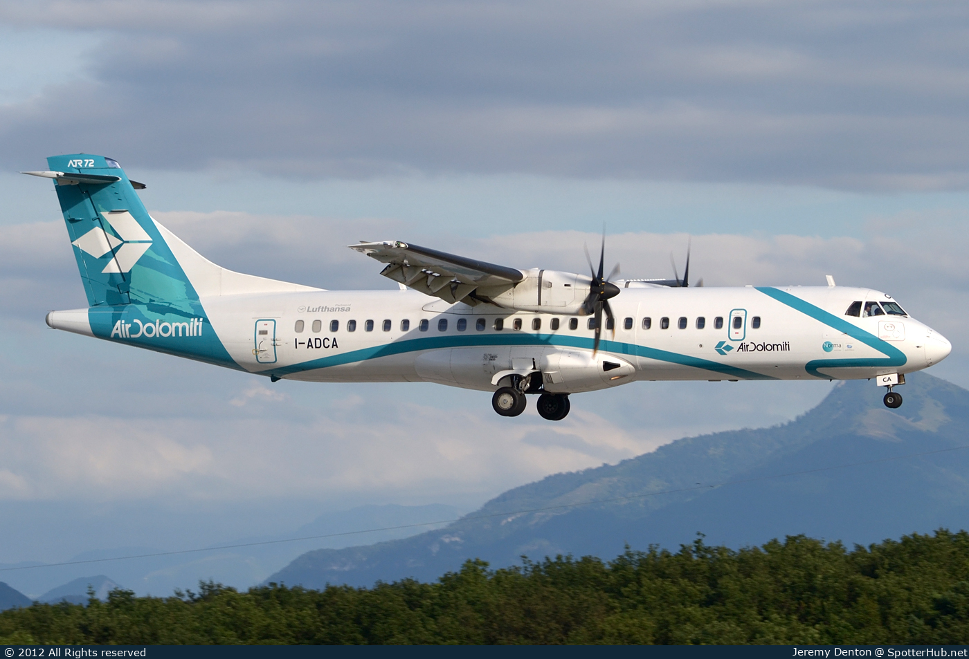 Photo of I-ADCA - ATR 72-500 operated by Air Dolomiti