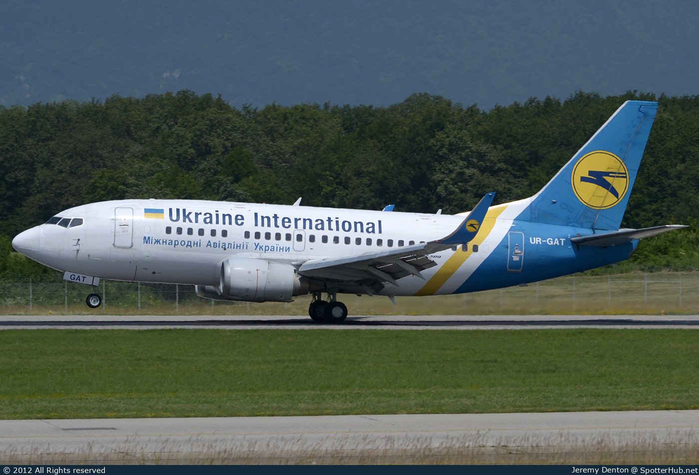 Photo of UR-GAT - Boeing 737-528 operated by Ukraine International Airlines
