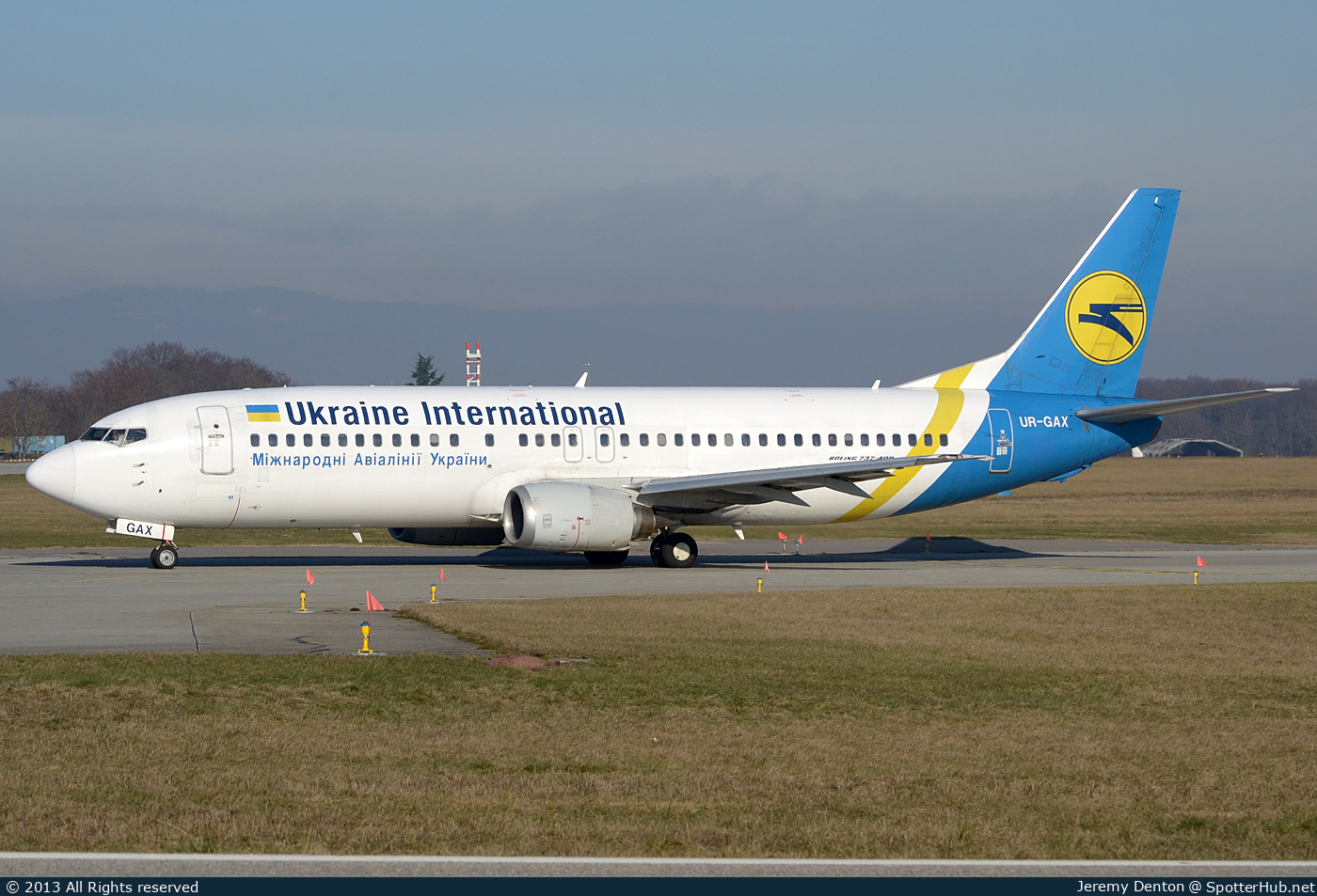 Photo of UR-GAX - Boeing 737-4Y0 operated by Ukraine International Airlines
