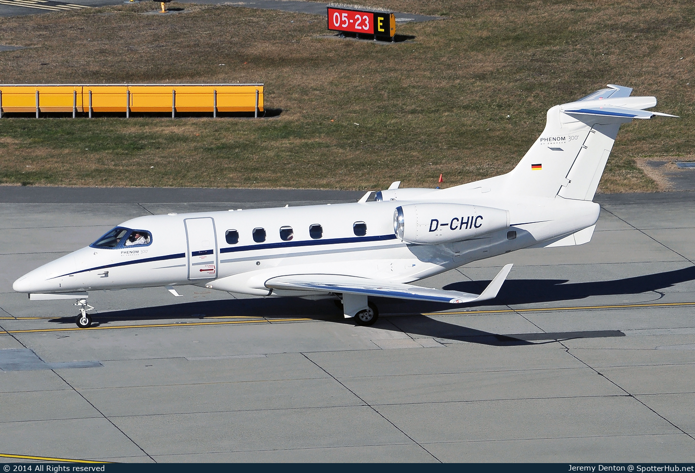 Photo of D-CHIC - Embraer Phenom 300 operated by Air Hamburg