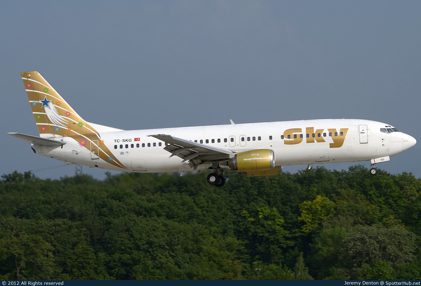 Photo of TC-SKG - Boeing 737-4Q8 operated by Sky Airlines