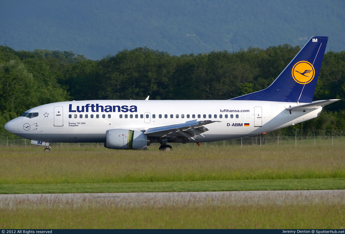 Photo of D-ABIM - Boeing 737-530 operated by Lufthansa
