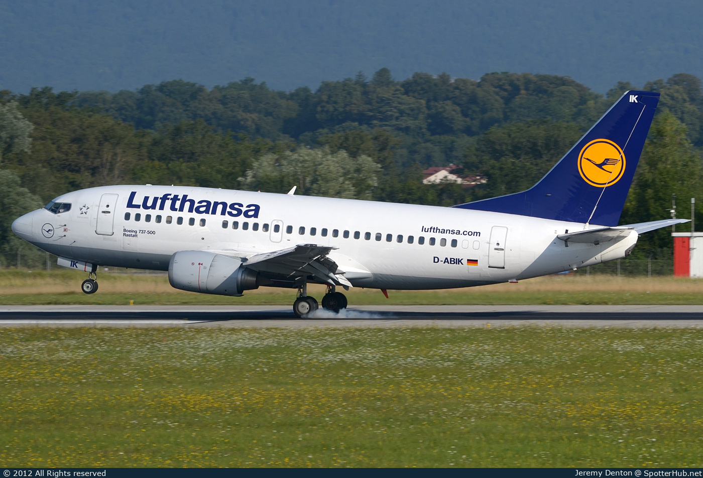 Photo of D-ABIK - Boeing 737-530 operated by Lufthansa