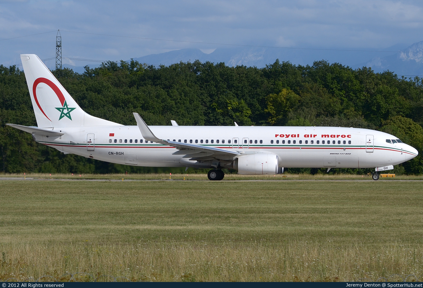 Photo of CN-RGH - Boeing 737-86N operated by Royal Air Maroc