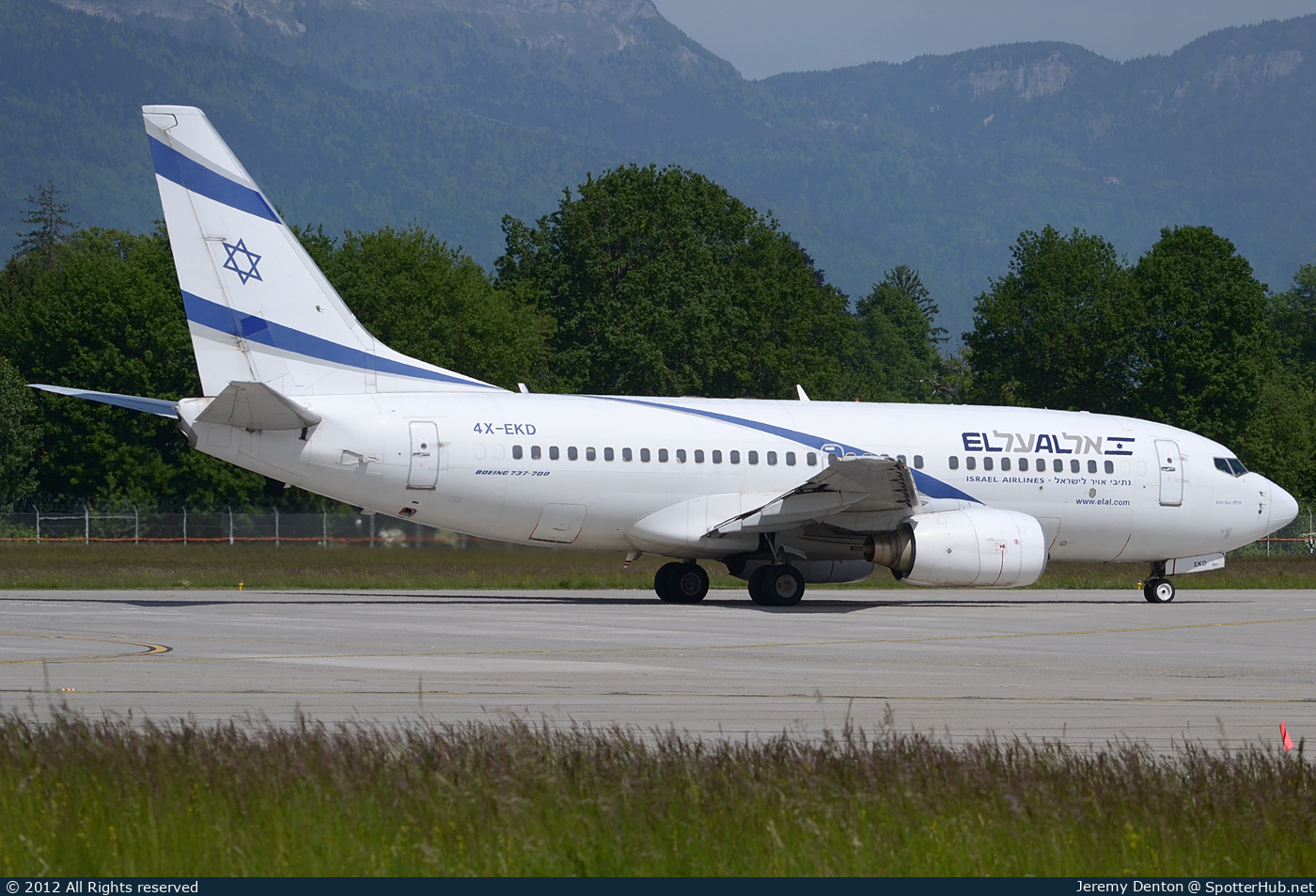 Photo of 4X-EKD - Boeing 737-758 operated by El Al Israel Airlines
