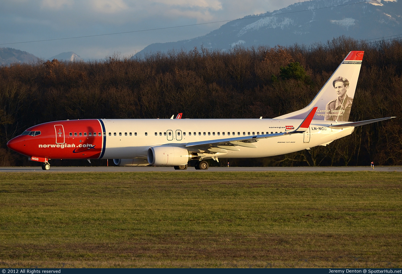 Photo of LN-NGG - Boeing 737-8JP operated by Norwegian Air Shuttle