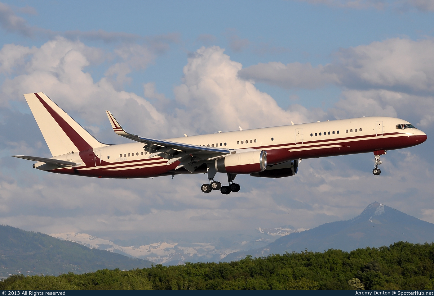Photo of N770BB - Boeing 757-2J4 operated by Yucaipa Companies