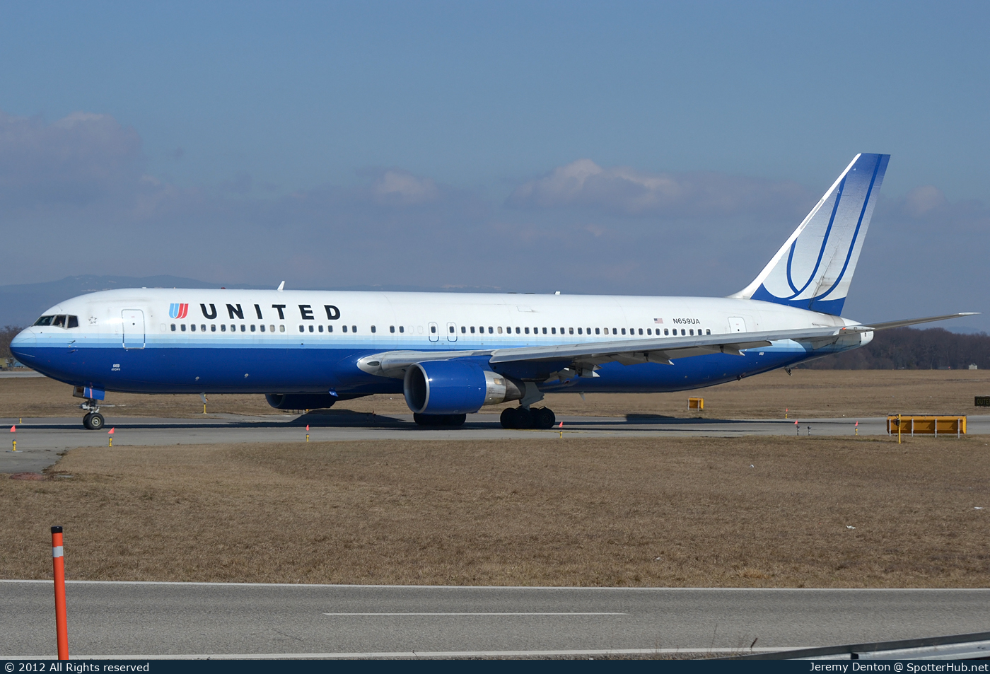 Photo of N659UA - Boeing 767-322(ER) operated by United Airlines