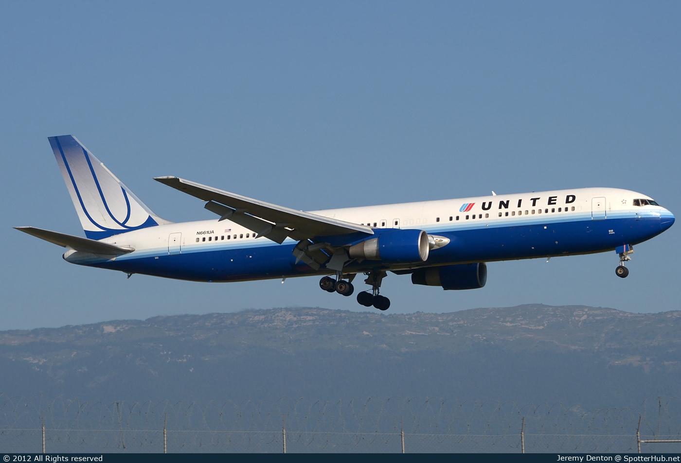 Photo of N661UA - Boeing 767-322(ER) operated by United Airlines