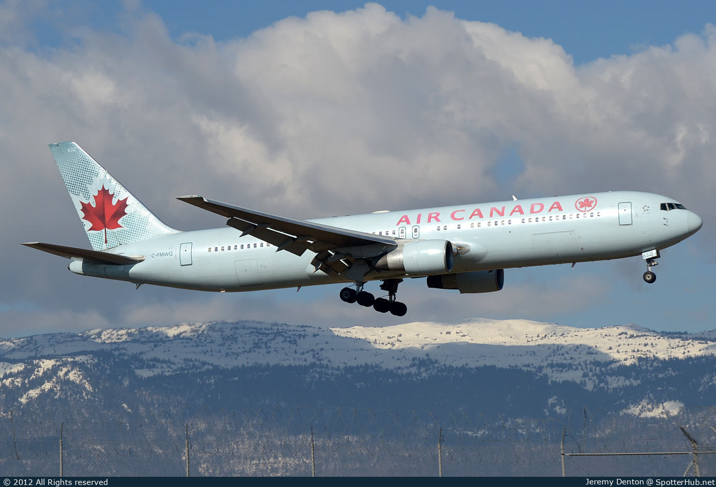 Photo of C-FMWQ - Boeing 767-333(ER) operated by Air Canada