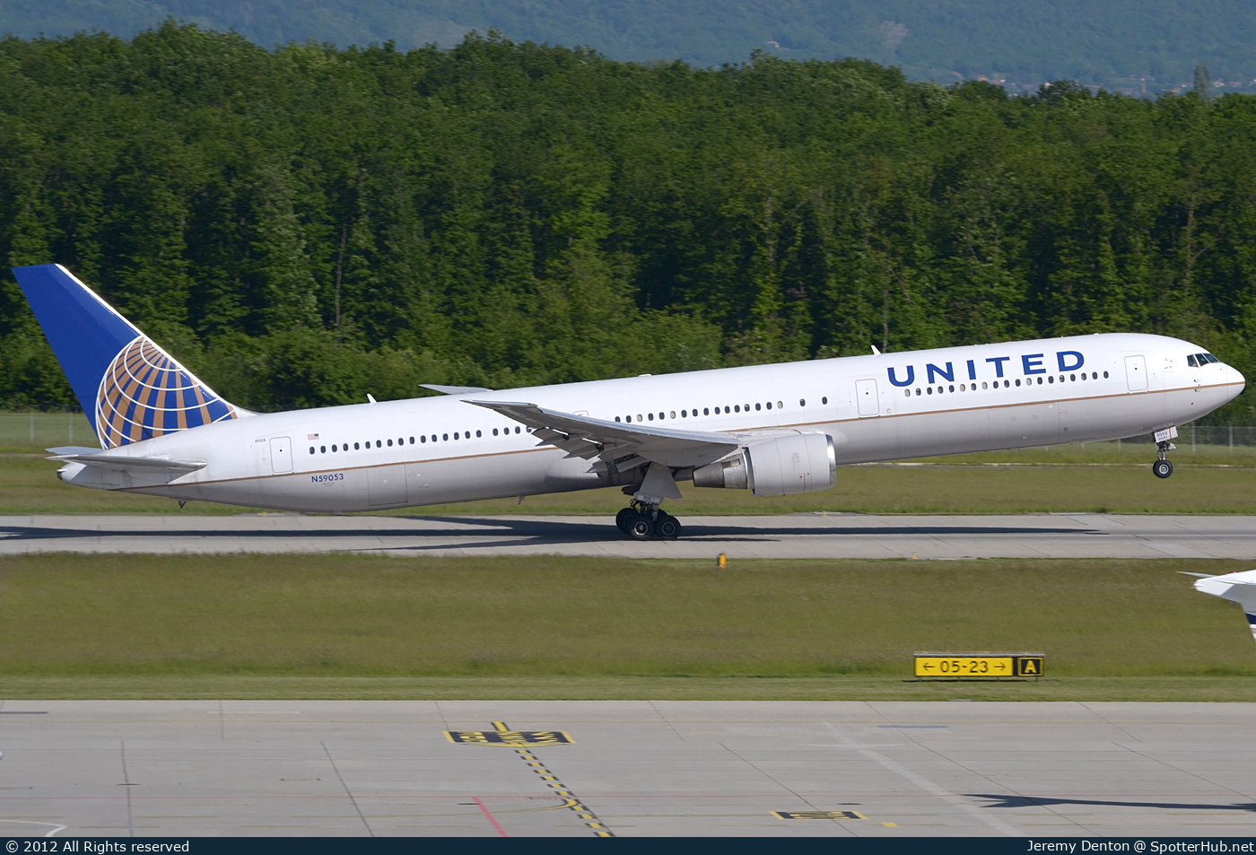 Photo of N59053 - Boeing 767-424(ER) operated by United Airlines