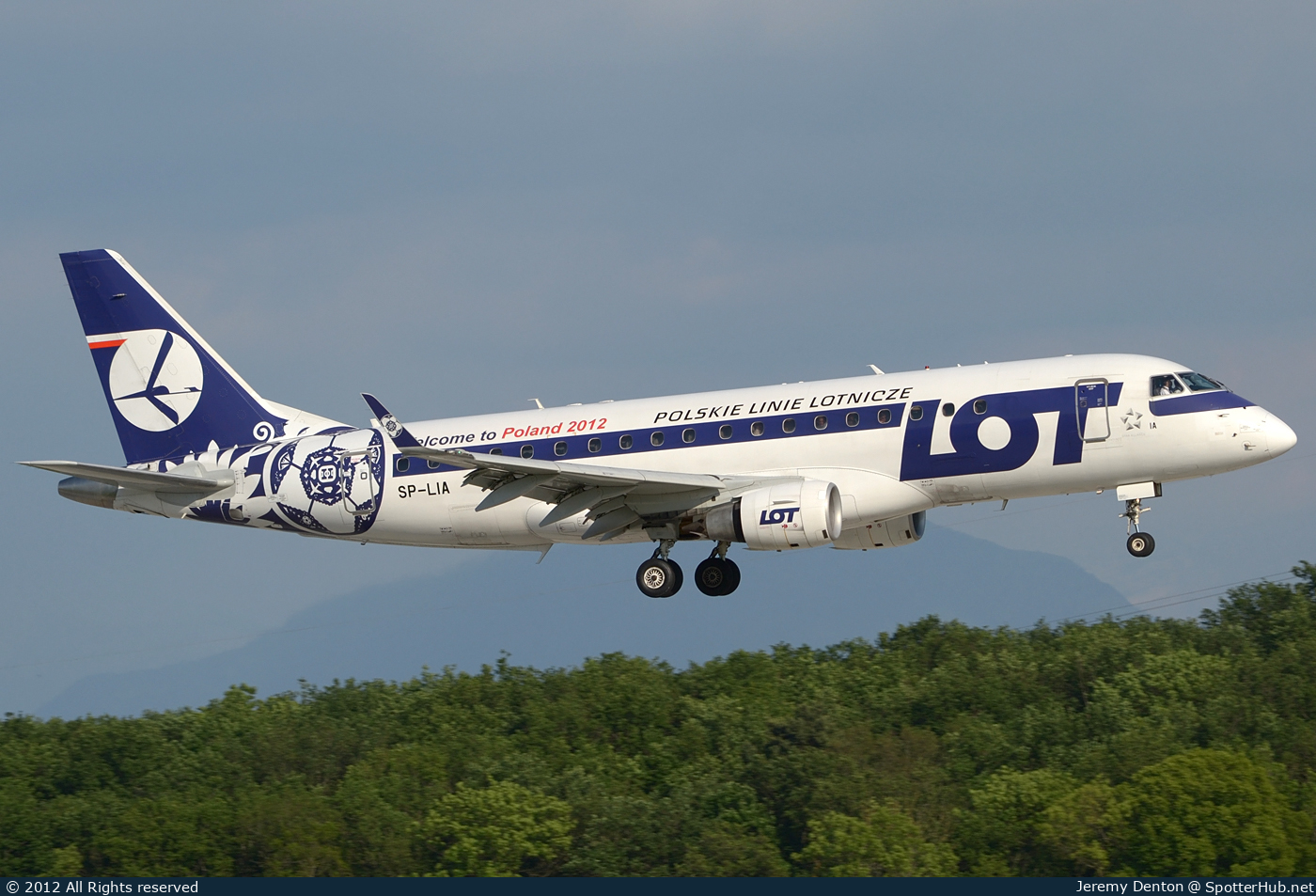 Photo of SP-LIA - Embraer ERJ-175STD operated by LOT Polish Airlines