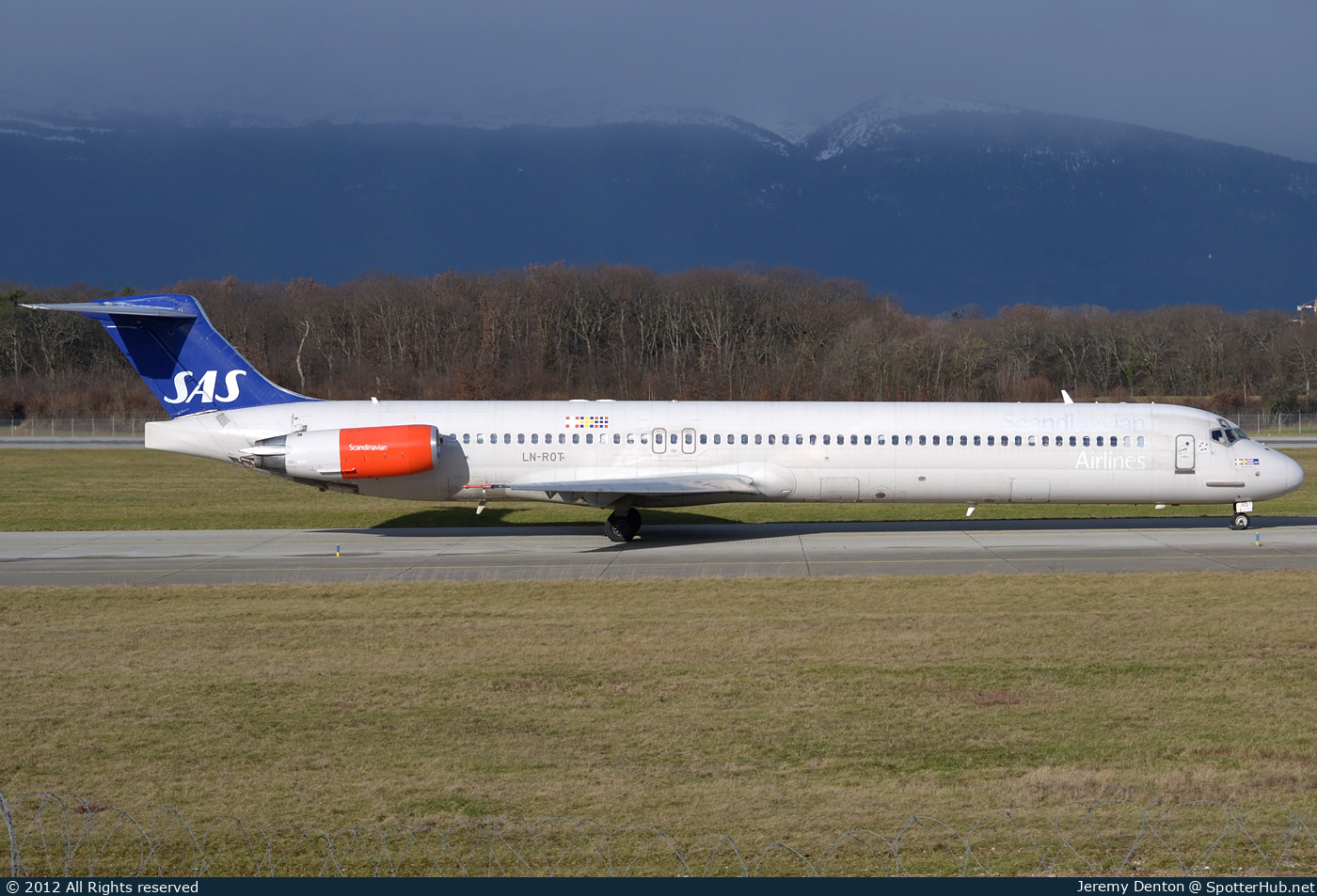 Photo of LN-ROT - McDonnell Douglas MD-82 operated by SAS Scandinavian Airlines