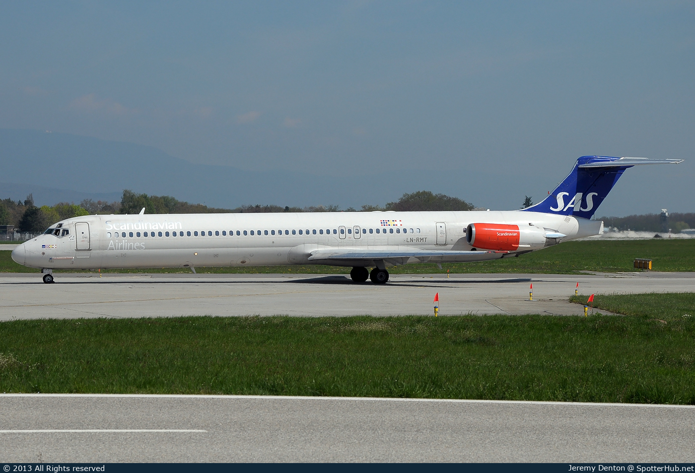 Photo of LN-RMT - McDonnell Douglas MD-82 operated by SAS Scandinavian Airlines