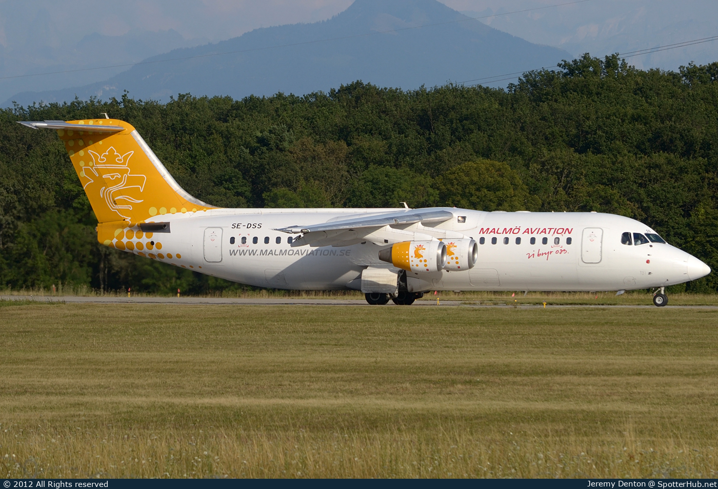 Photo of SE-DSS - British Aerospace Avro RJ100 operated by Malmö Aviation