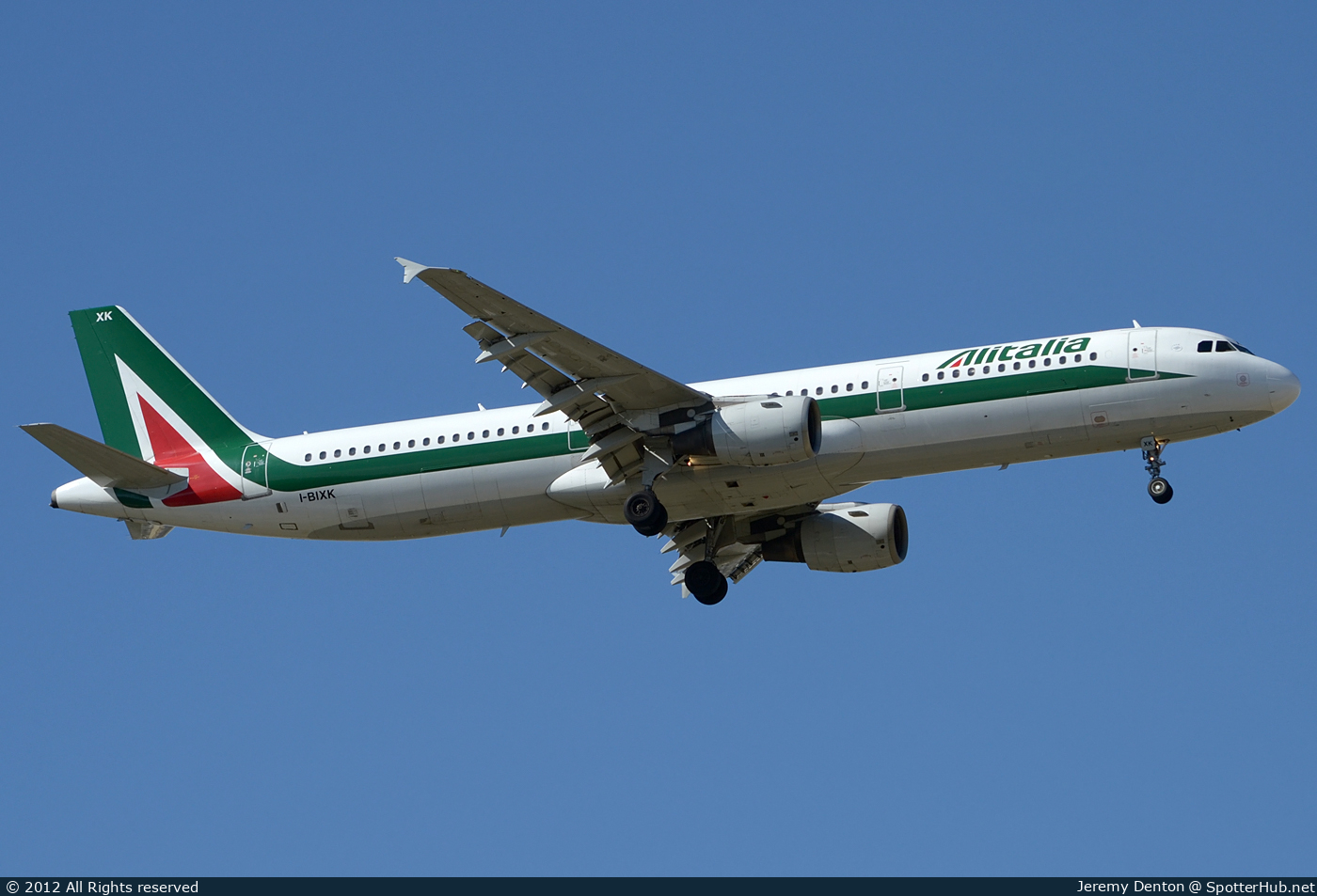 Photo of I-BIXK - Airbus A321-112 operated by Alitalia