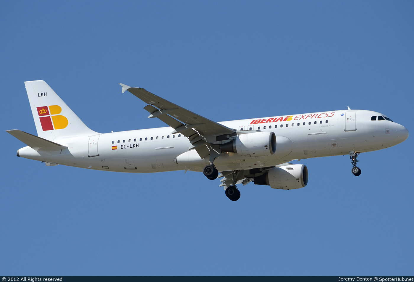 Photo of EC-LKH - Airbus A320-214 operated by Iberia Express