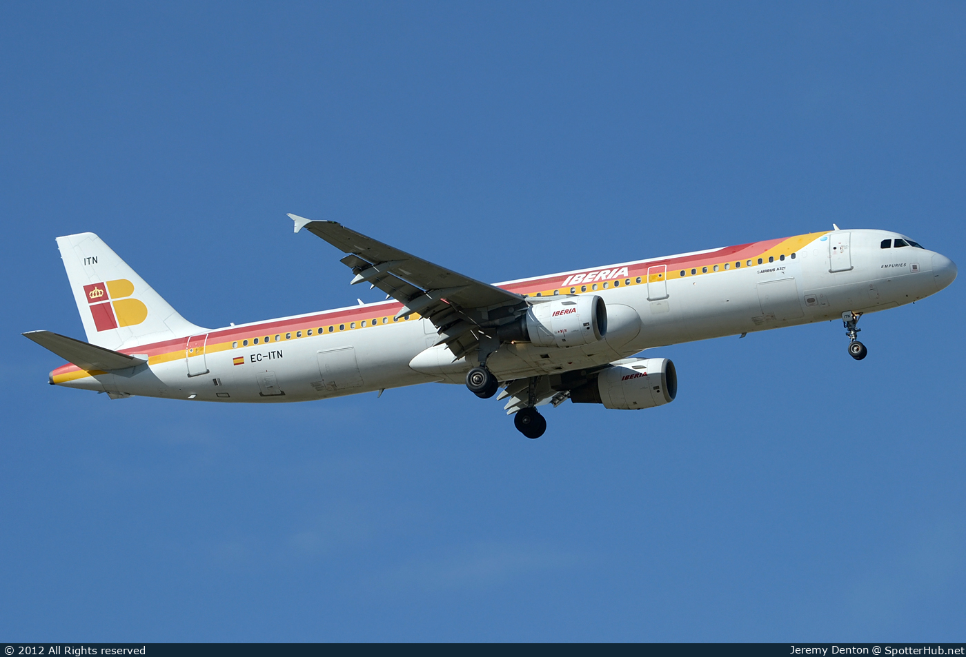 Photo of EC-ITN - Airbus A321-212 operated by Iberia