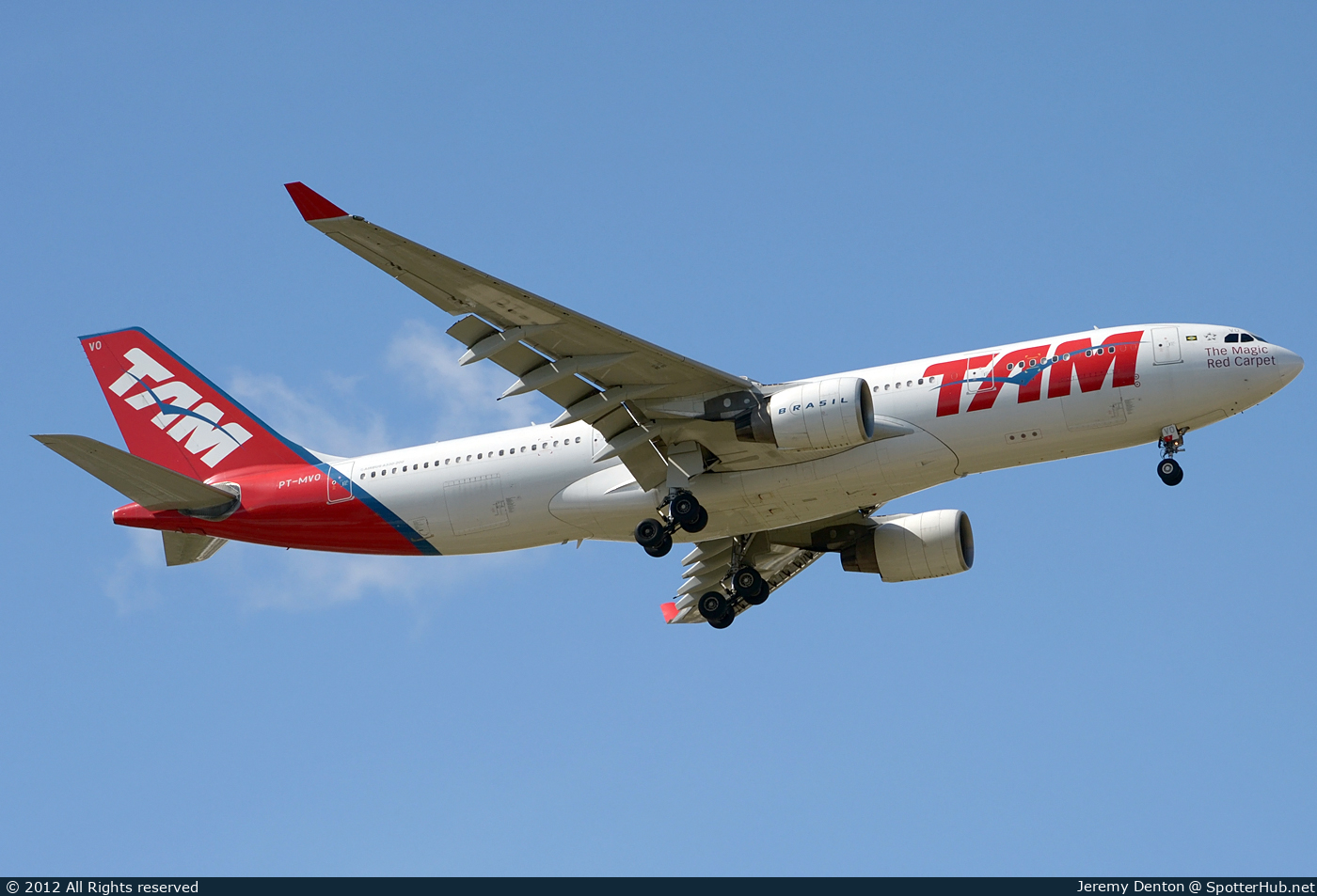 Photo of PT-MVD - Airbus A330-223 operated by TAM Linhas Aéreas