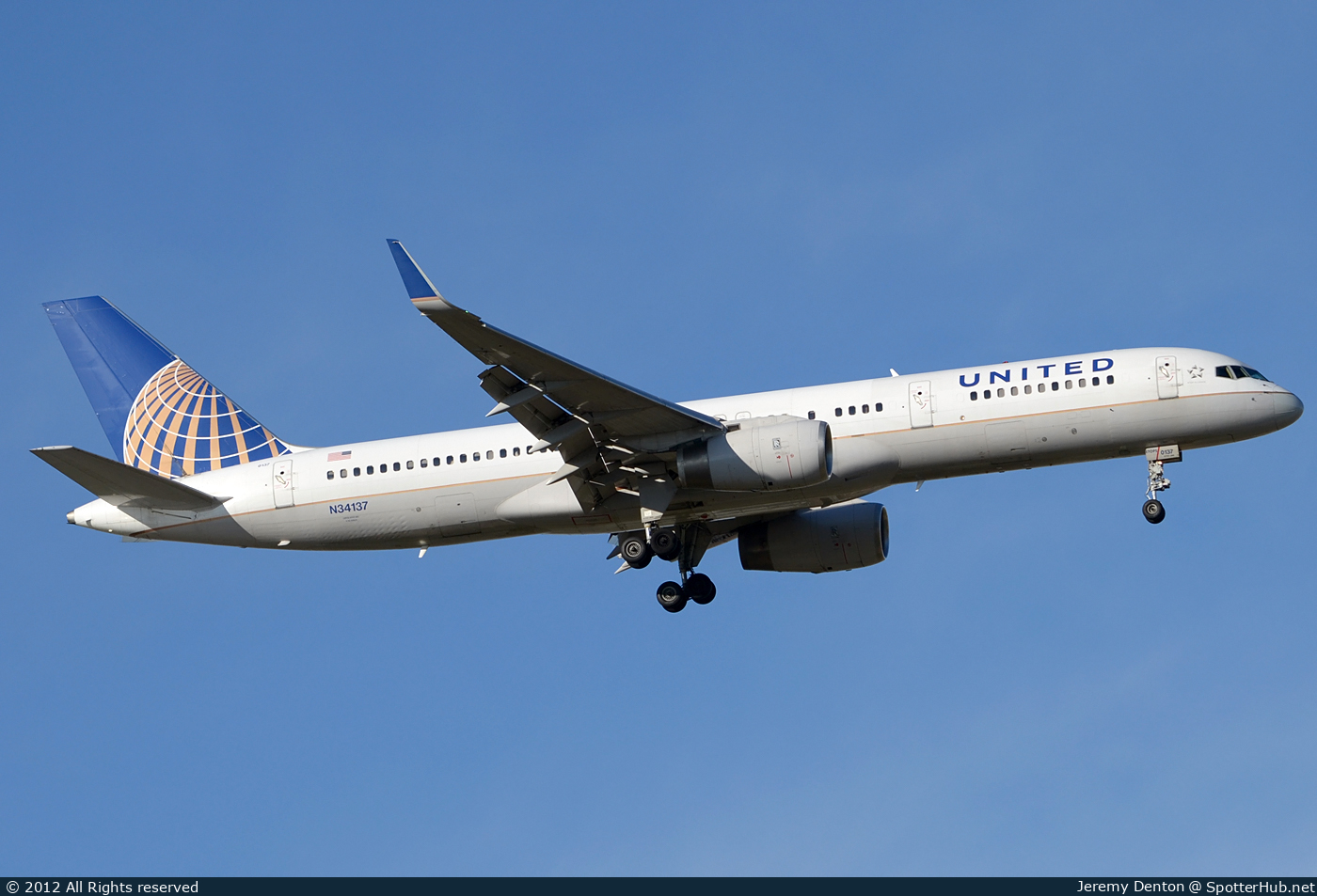 Photo of N34137 - Boeing 757-224 operated by United Airlines