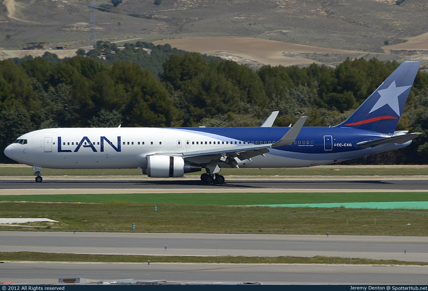 Photo of CC-CXG - Boeing 767-316(ER) operated by LAN Airlines