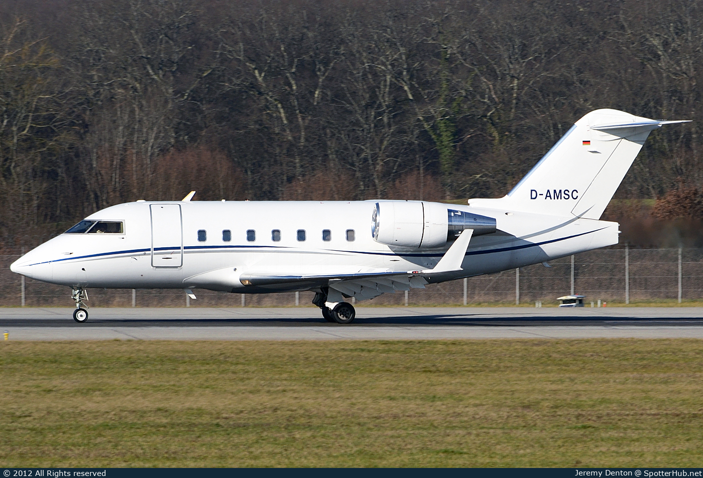 Photo of D-AMSC - Bombardier Challenger 604 operated by MHS Aviation