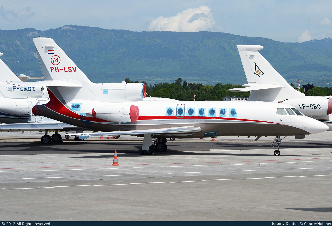 Photo of PH-LSV - Dassault Falcon 50EX operated by Solid Air