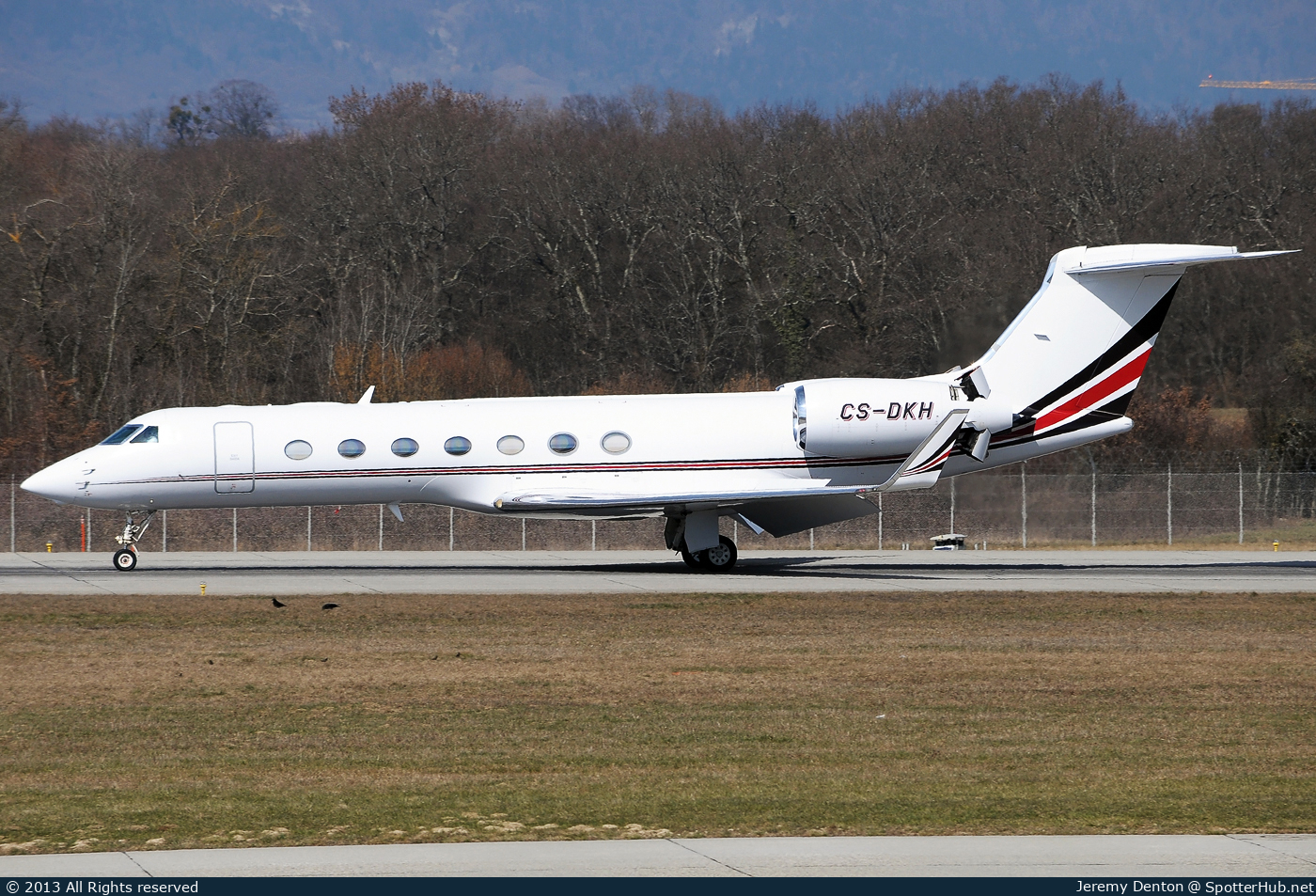 Photo of CS-DKH - Gulfstream GV-SP (G550) operated by NetJets Europe