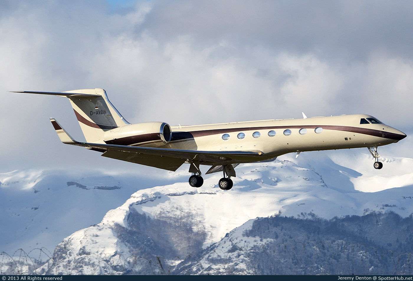Photo of D-AVAR - Gulfstream GV-SP (G550) operated by Luxaviation Germany