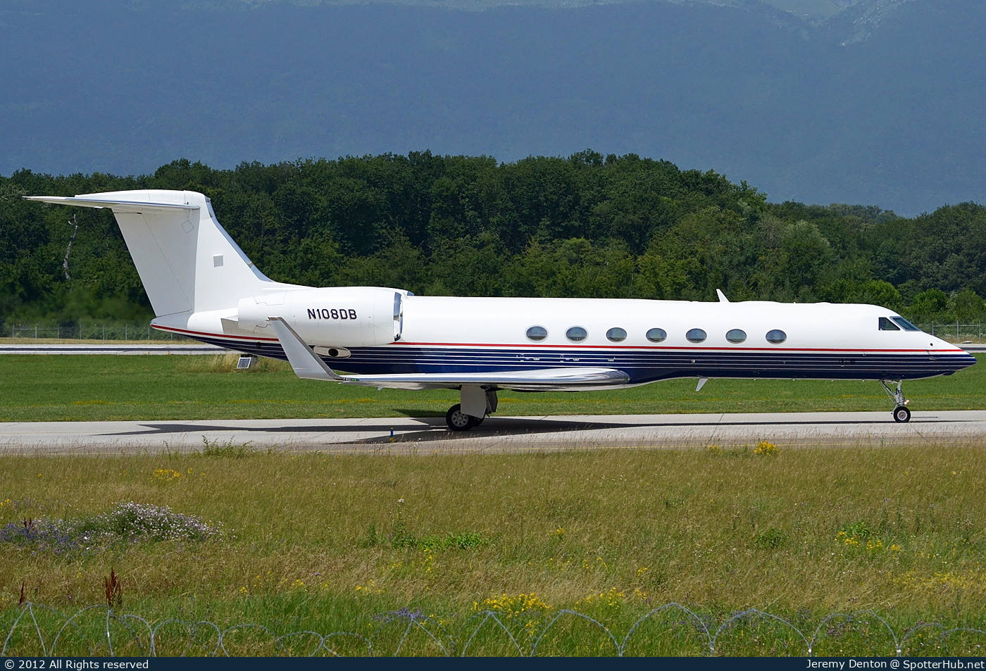 Photo of N108DB - Gulfstream GV-SP (G550) operated by Solairus Aviation