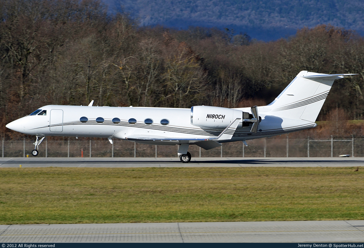 Photo of N180CH - Gulfstream GIV-SP operated by Private
