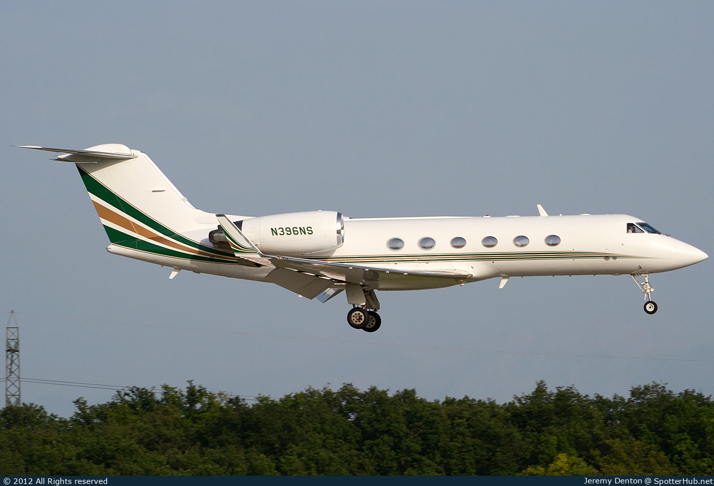 Photo of N396NS - Gulfstream GIV-SP operated by NAS National Air Services