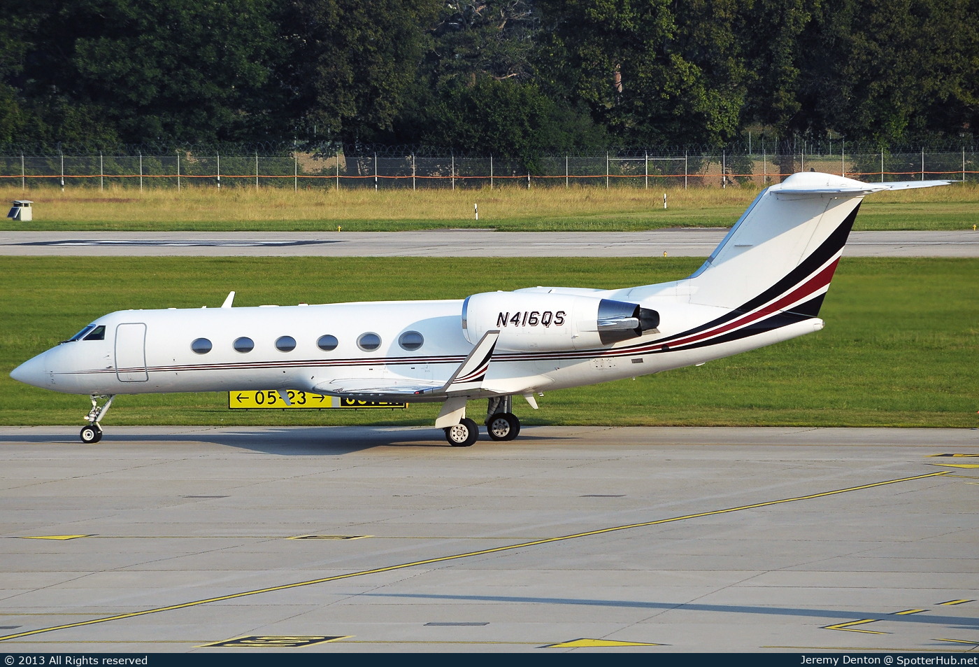 Photo of N416QS - Gulfstream GIV-SP operated by NetJets