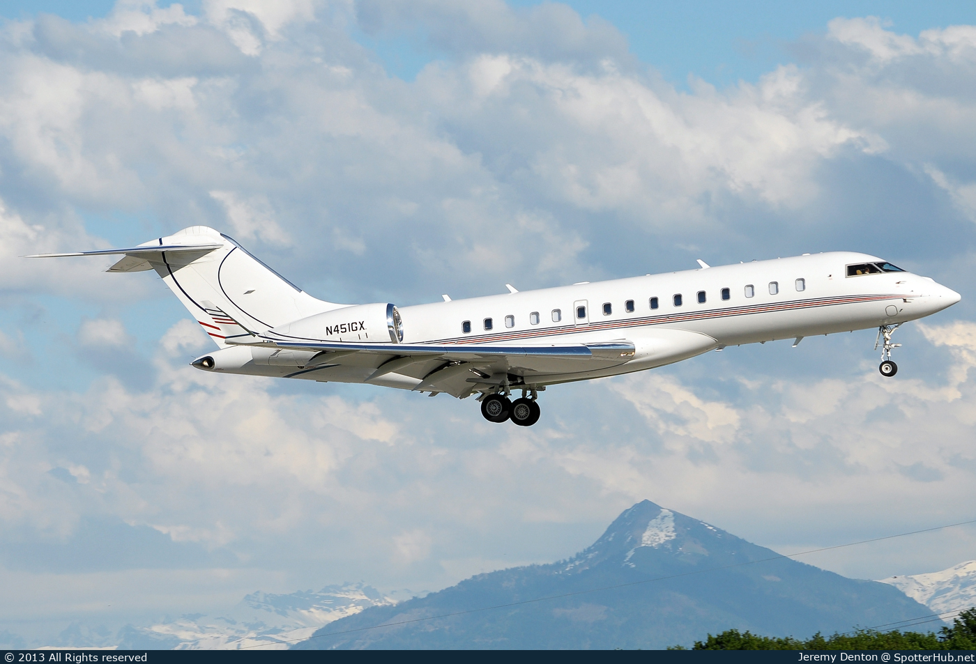 Photo of N451GX - Bombardier Global 6000 operated by Private