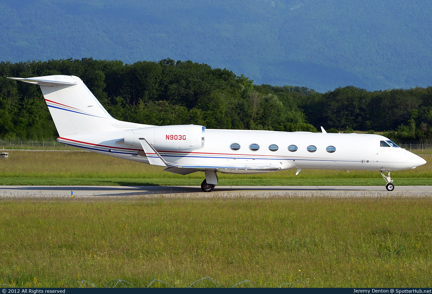 Photo of N903G - Gulfstream GIV-X (G450) operated by GECAS