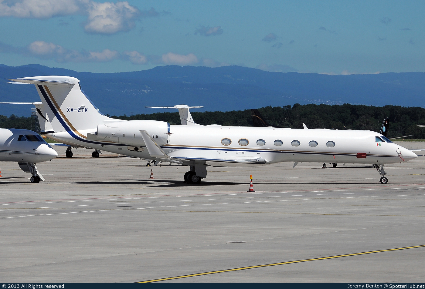 Photo of XA-ZTK - Gulfstream GV-SP (G550) operated by Aerotaxis Metropolitanos