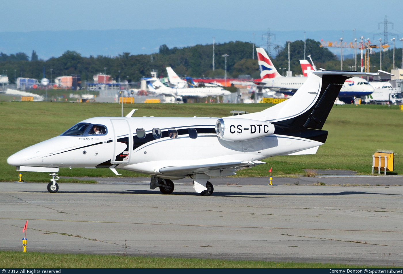Photo of CS-DTC - Embraer Phenom 100 operated by Helibravo Aviação