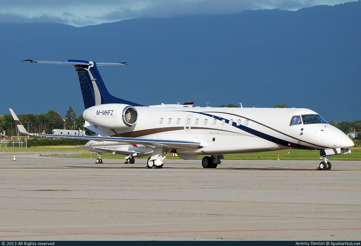 Photo of M-MHFZ - Embraer Legacy 650 operated by Nexus Flight Operations