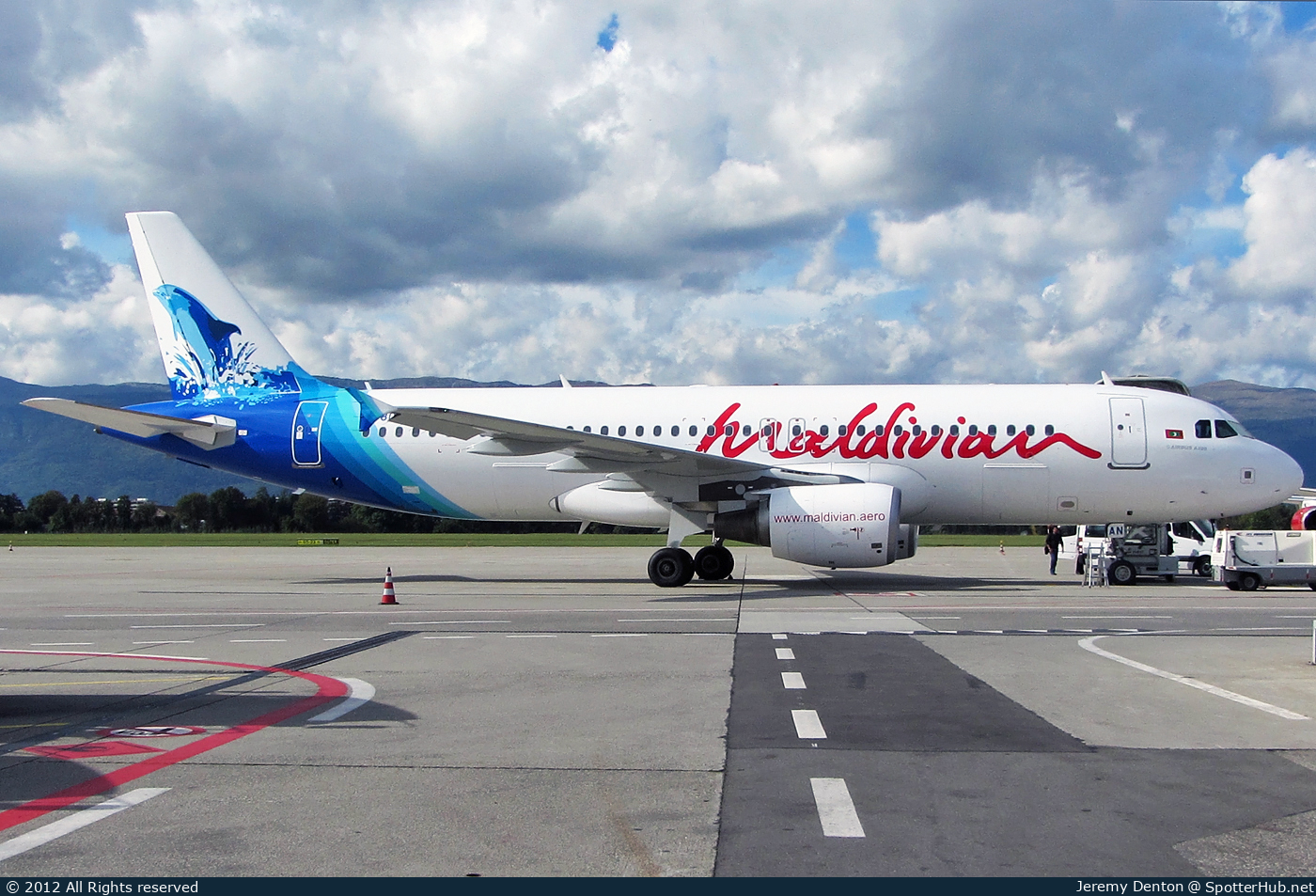 Photo of 8Q-IAN - Airbus A320-214 operated by Maldivian