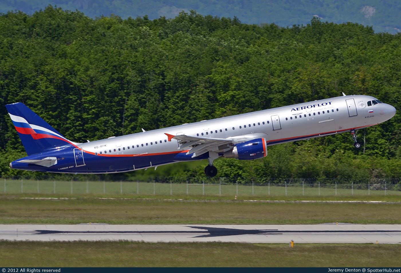 Photo of VQ-BHK - Airbus A321-211 operated by Aeroflot